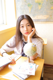 女大学生的沙龙室免费看